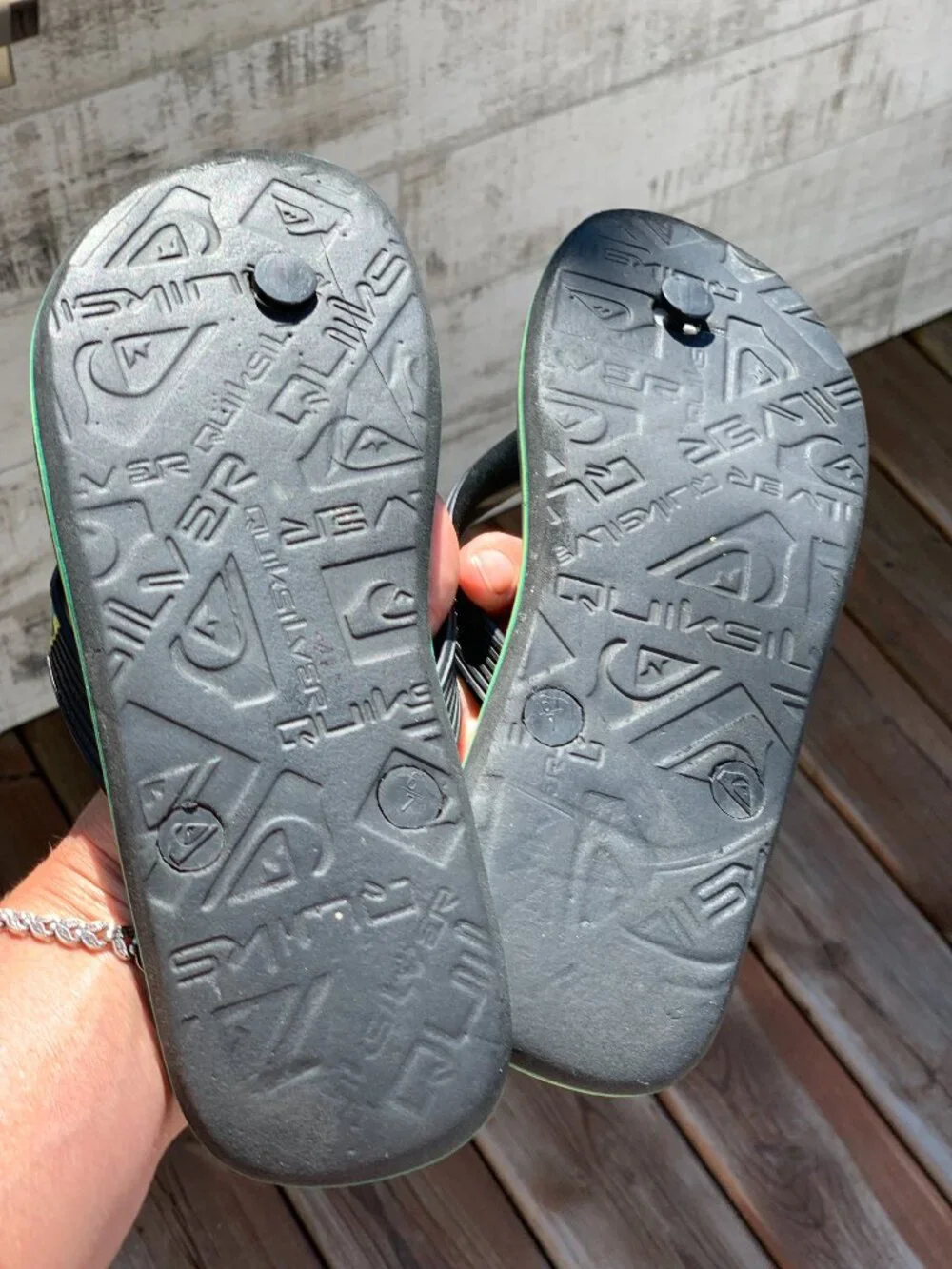 Quiksilver Flip Flops Sandals Mens 7 Black Blue Yellow Geometric Print Beach 90s